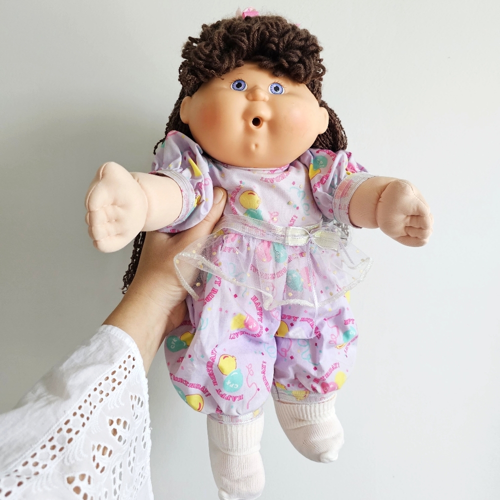 Vtg 1990 First Edition Hasbro Cabbage Patch Curly Blue Eye Birthday Party Doll
